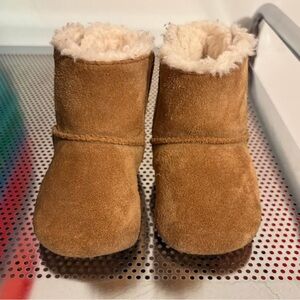 UGG Bailey Bow Water Resistant Baby Boot Tan 2/3